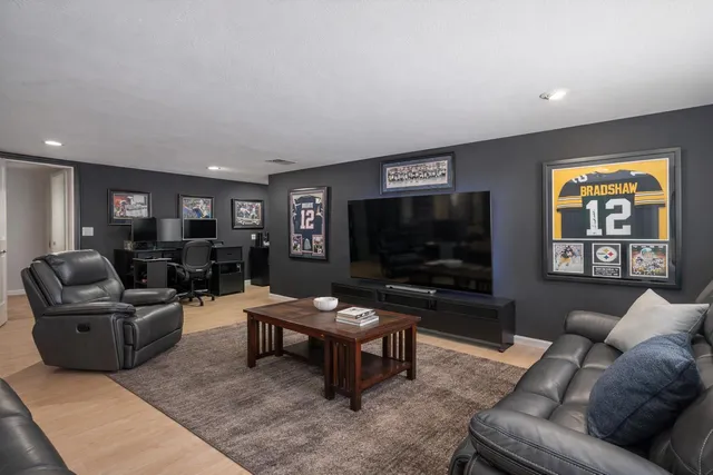 $1,000,000 | 1 Cin-Fre Drive, Hudson, NH 03051