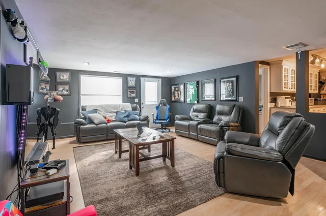 $1,000,000 | 1 Cin-Fre Drive, Hudson, NH 03051