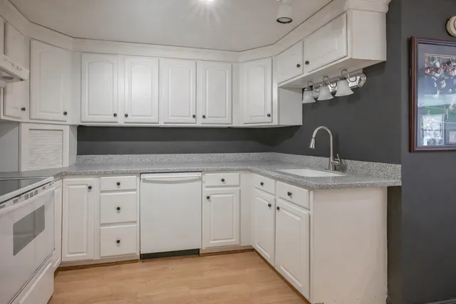 $1,000,000 | 1 Cin-Fre Drive, Hudson, NH 03051