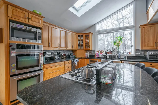 $1,000,000 | 1 Cin-Fre Drive, Hudson, NH 03051