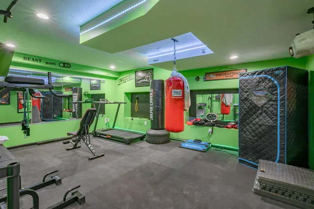 $1,000,000 | 1 Cin-Fre Drive, Hudson, NH 03051