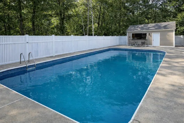 $1,000,000 | 1 Cin-Fre Drive, Hudson, NH 03051