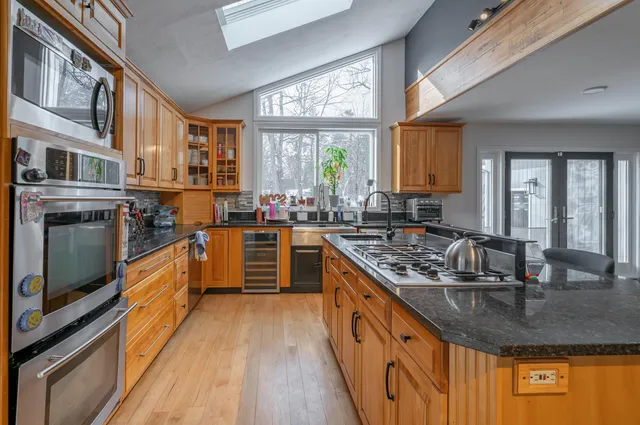 $1,000,000 | 1 Cin-Fre Drive, Hudson, NH 03051