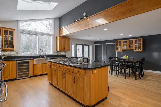 $1,000,000 | 1 Cin-Fre Drive, Hudson, NH 03051