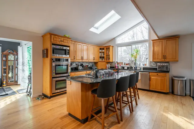 $1,000,000 | 1 Cin-Fre Drive, Hudson, NH 03051