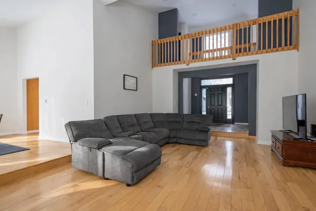 $1,000,000 | 1 Cin-Fre Drive, Hudson, NH 03051