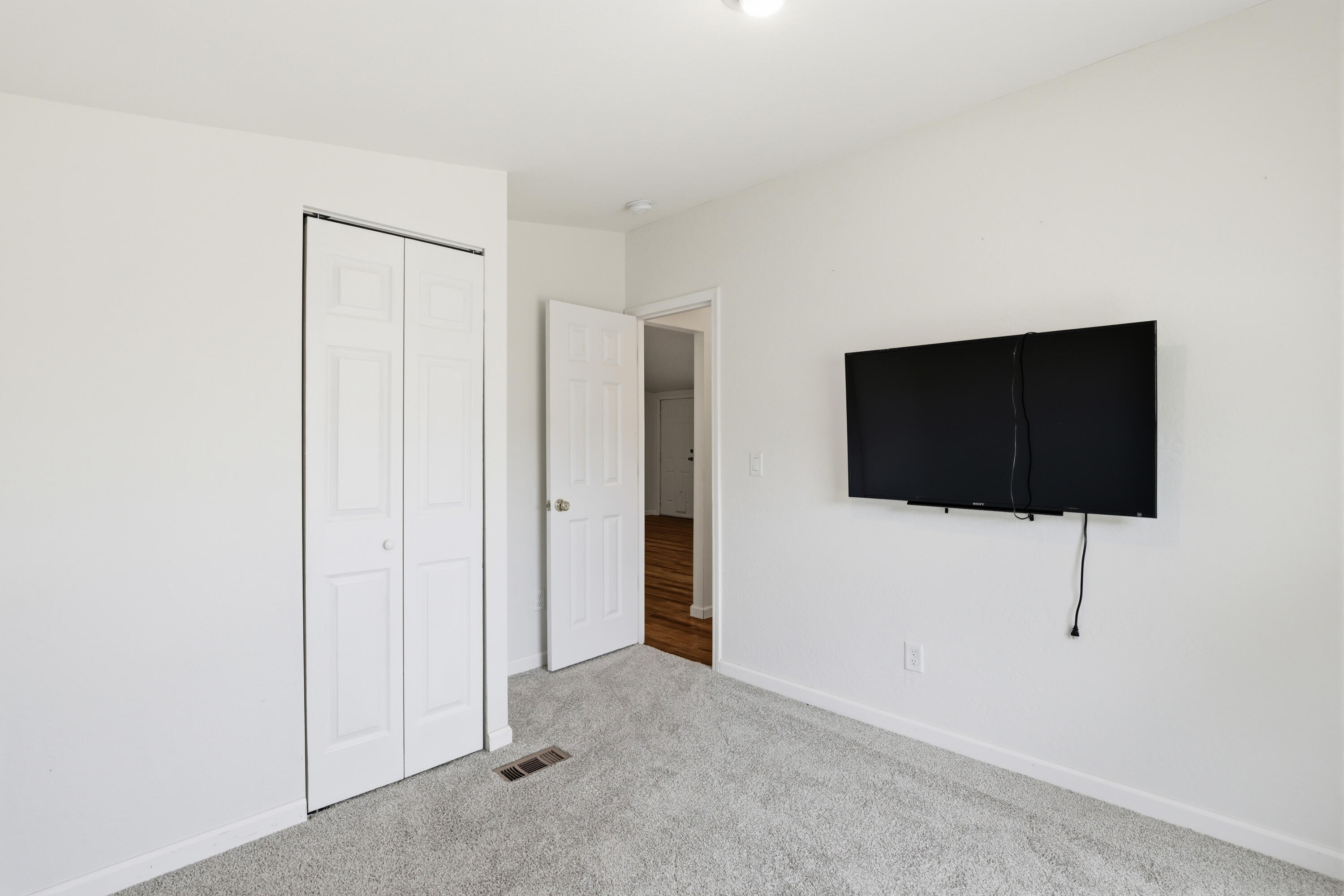 8401 Old Stage Road, Unit 16 Central Point, OR 97502 - Photo 15 of 23 a view of a livingroom with furniture