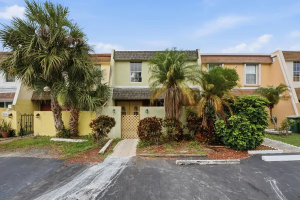 $3,300 | 7318 Northwest 75th Street, Tamarac, FL 33321