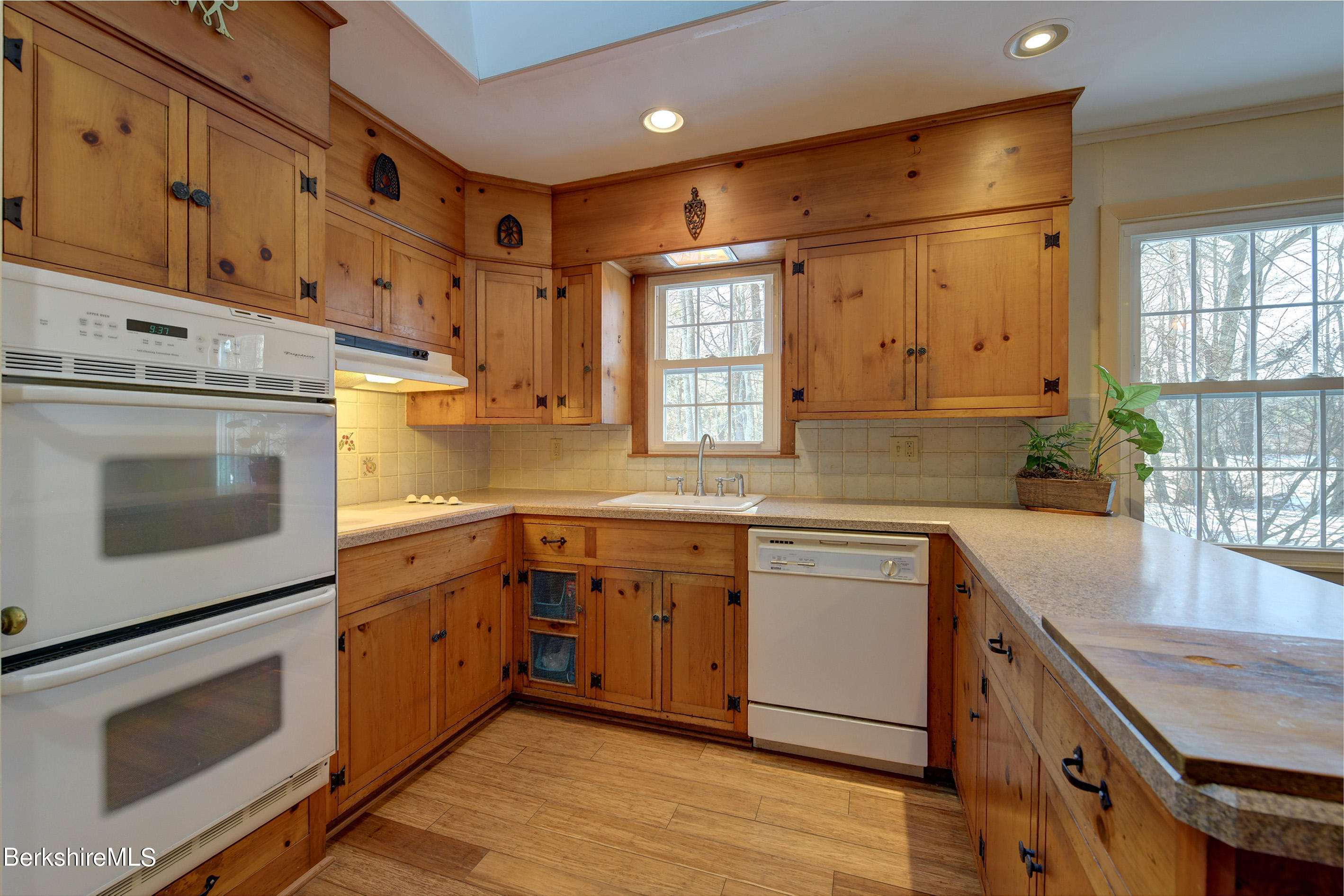 368 Bow Wow Road Sheffield, MA 01257 - Photo 8 of 27 17-Kitchen