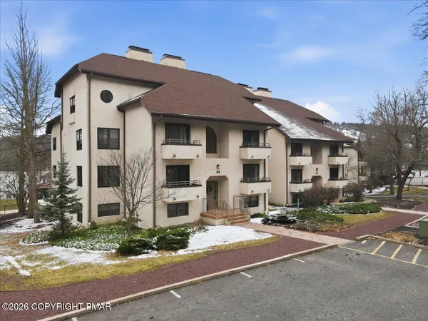 $399,900 | 29 Midlake Drive, Unit 202E, Lake Harmony, PA 18624