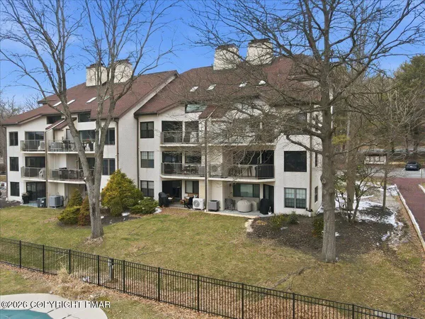$399,900 | 29 Midlake Drive, Unit 202E, Lake Harmony, PA 18624