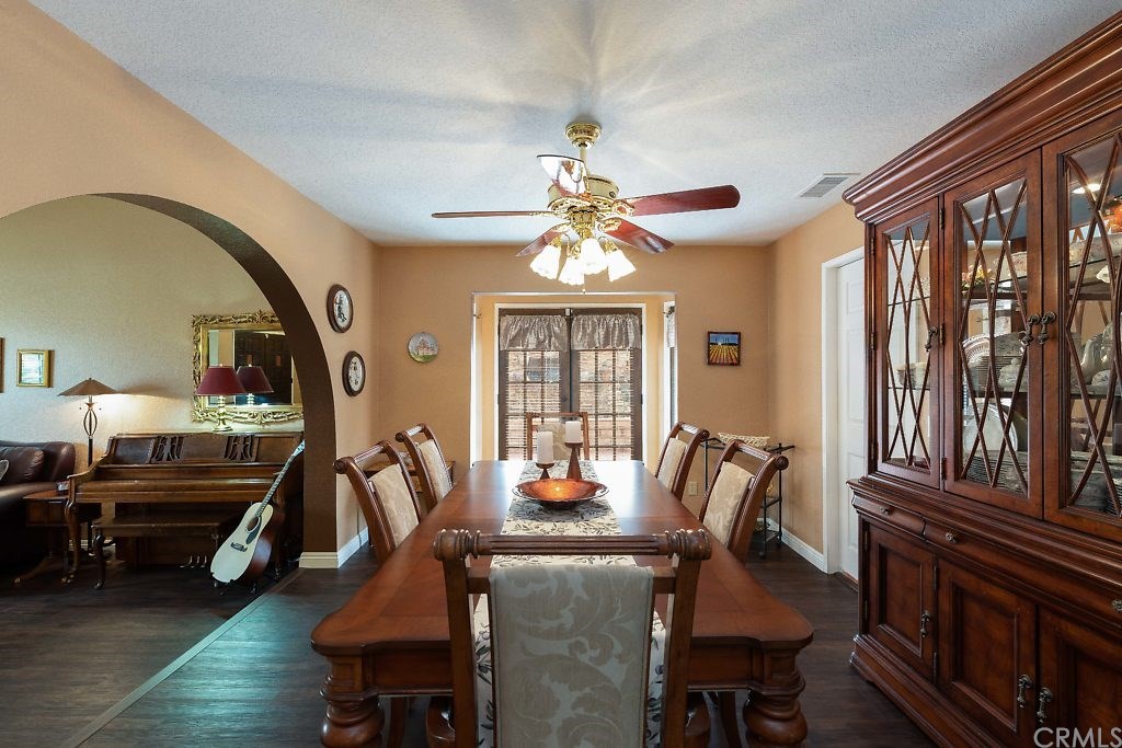 6843 Rycroft Drive Riverside, CA 92506 - Photo 12 of 48 Gallery Image 12
