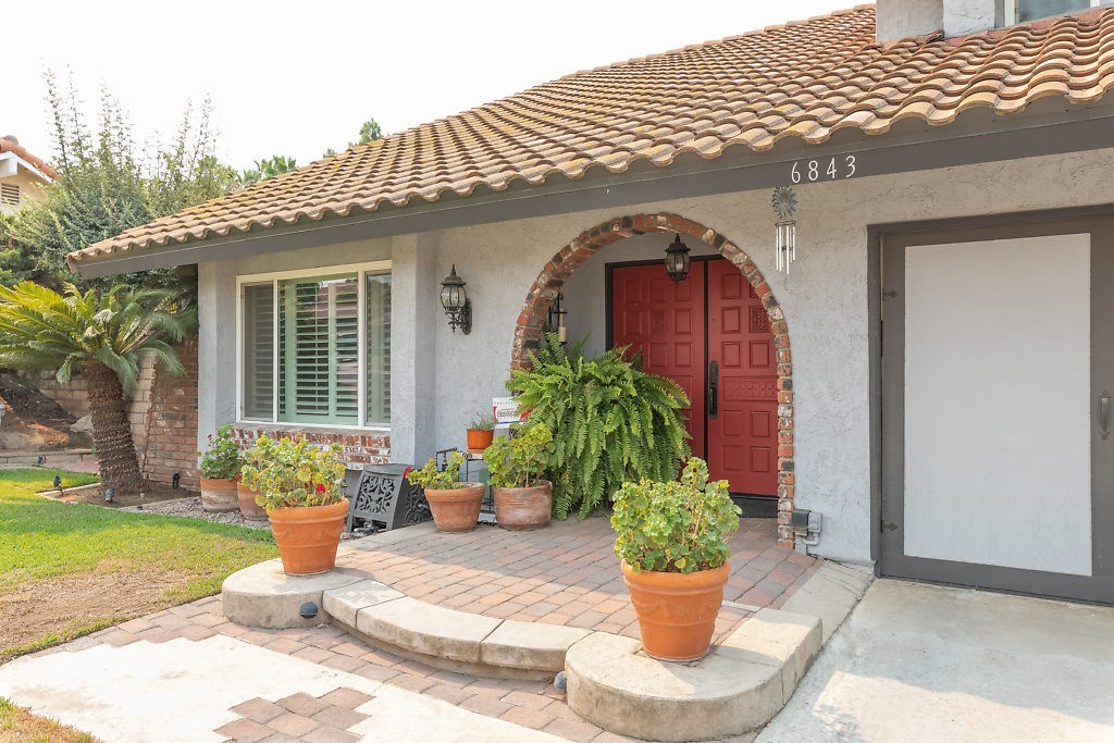 6843 Rycroft Drive Riverside, CA 92506 - Photo 5 of 48 Gallery Image 5