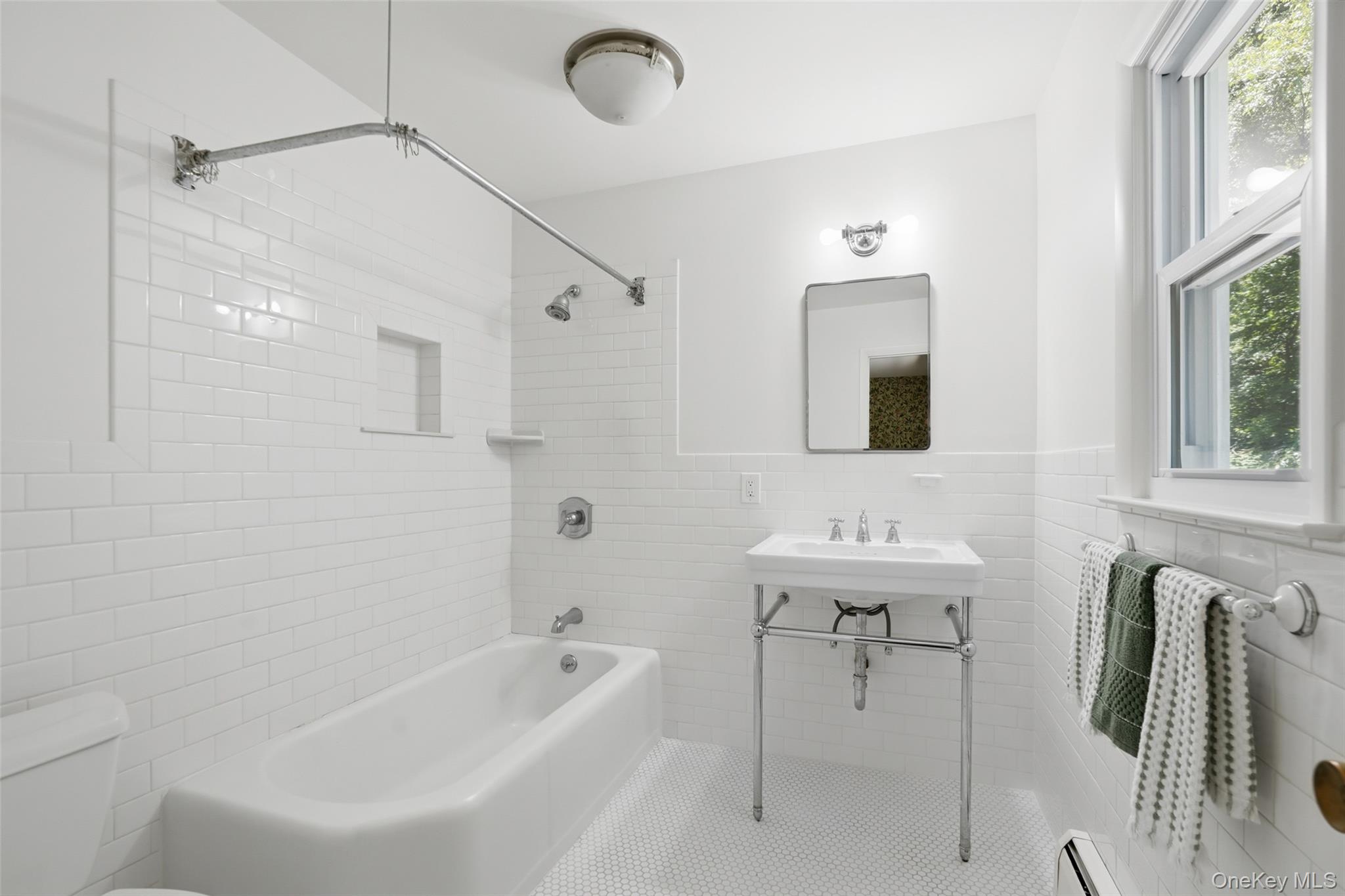 41 Cherry Ridge Road Katonah, NY 10536 - Photo 10 of 20 Vintage en-suite Primary bath.