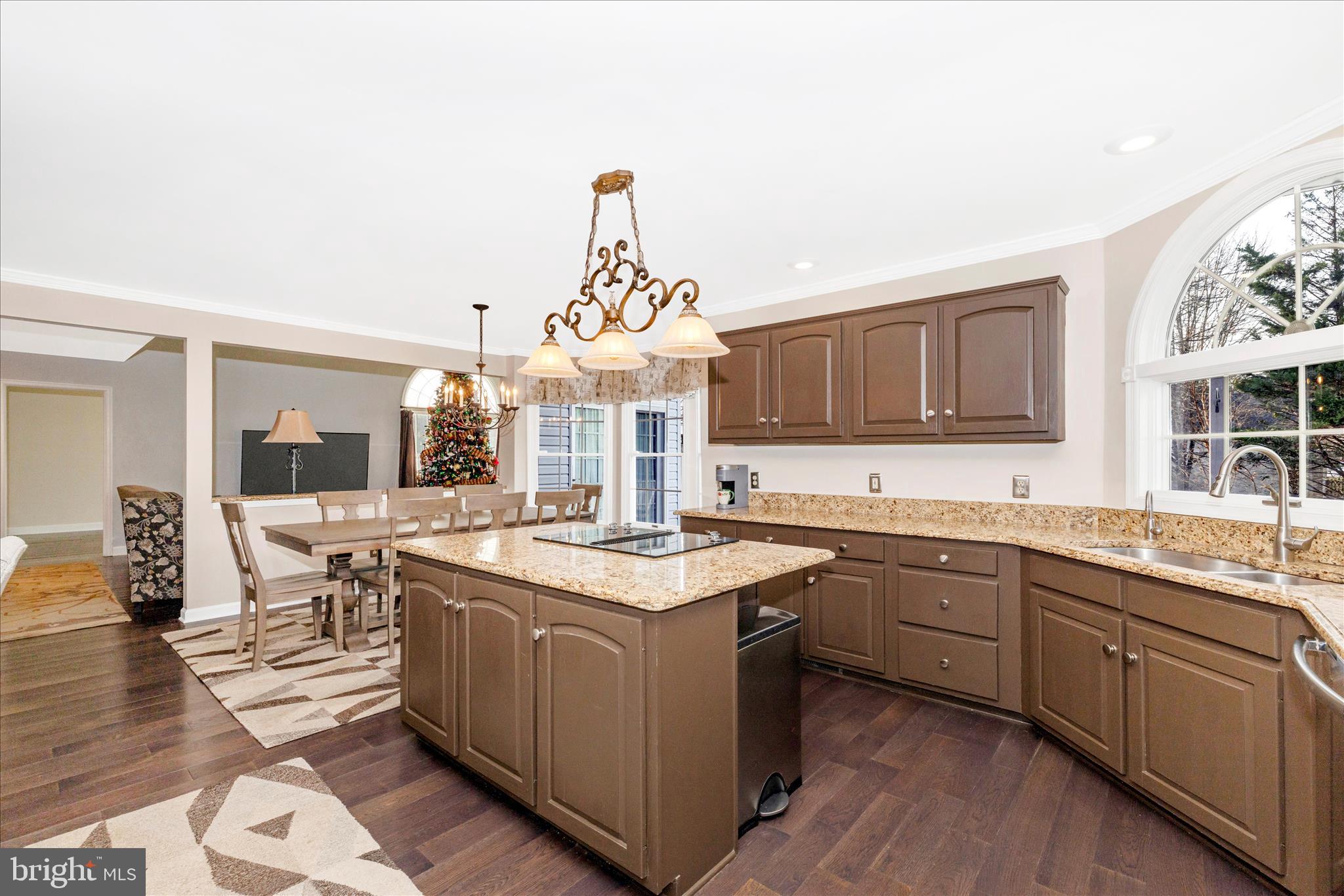 13514 Paradise Church Road Hagerstown, MD 21742 - Photo 14 of 56 a kitchen with a sink and cabinets