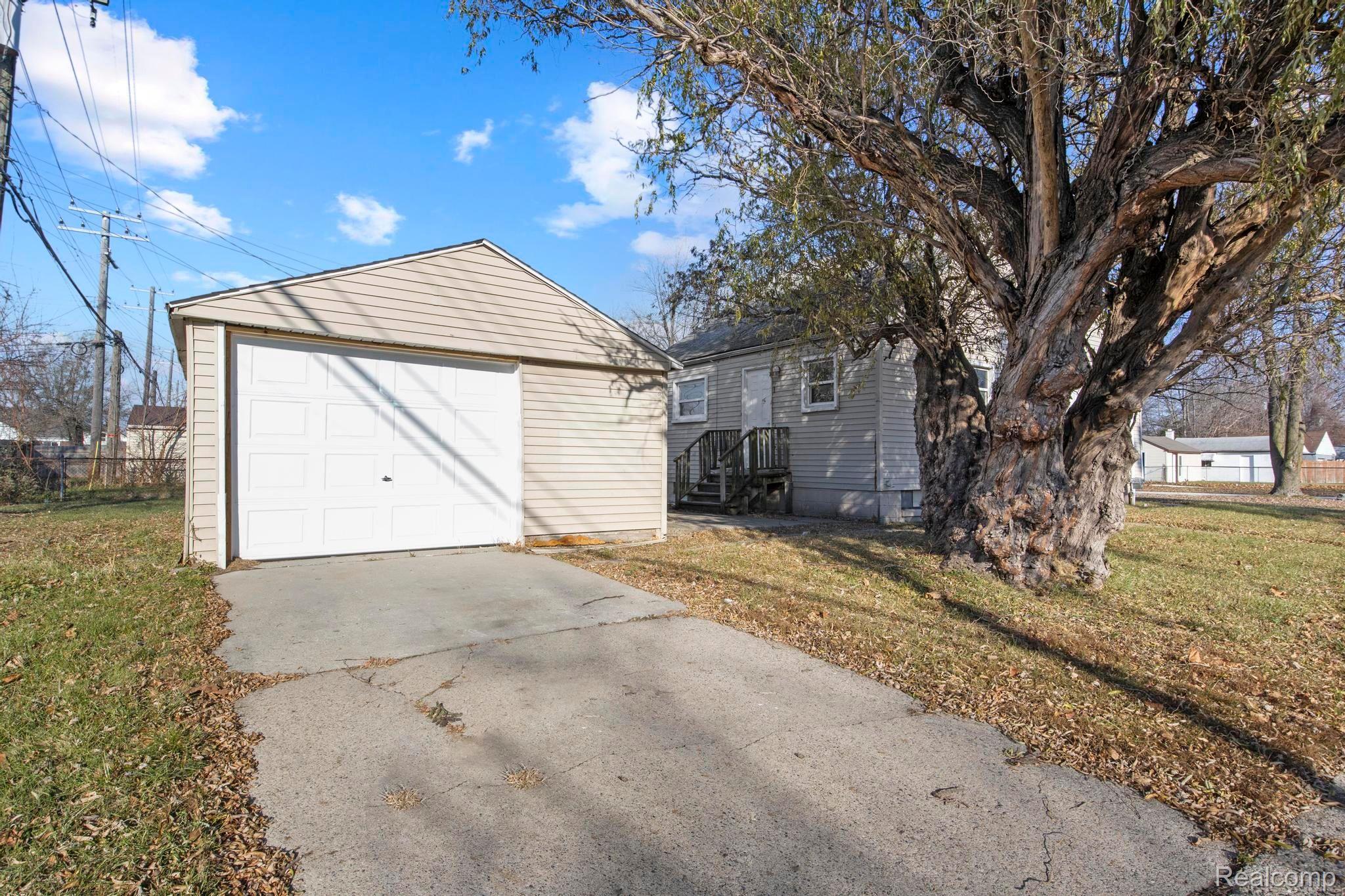 21507 Waltham Road Warren, MI 48089 - Photo 4 of 28 Gallery Image 4