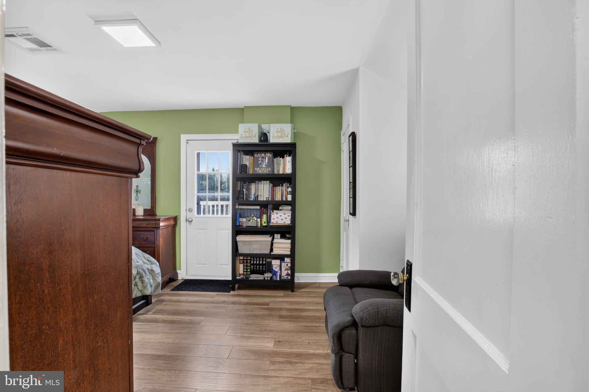 16 Underwood Road Wyncote, PA 19095 - Photo 31 of 40 Inviting space with a fresh vibe.