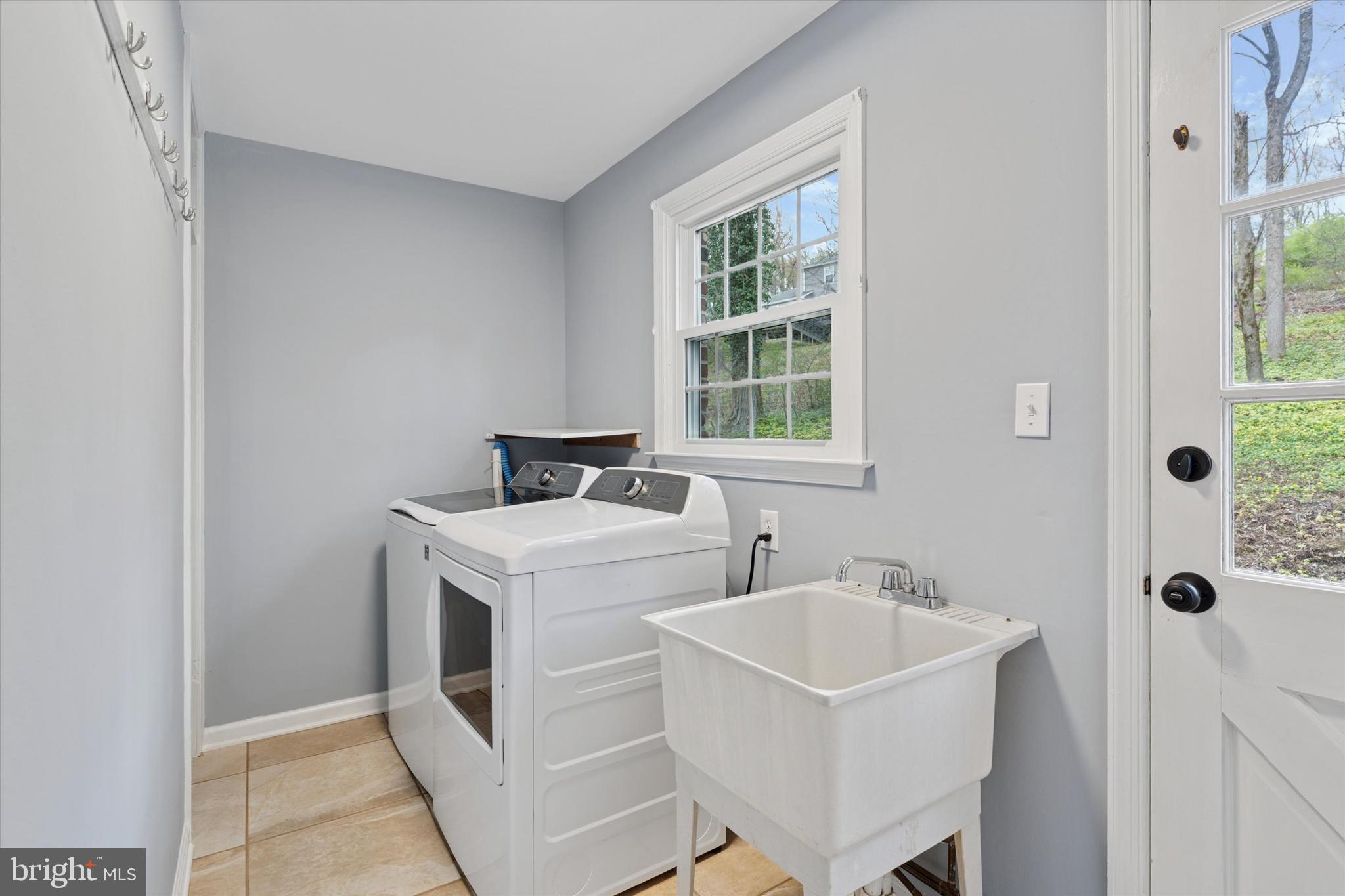 78 Peddrick Road Wayne, PA 19087 - Photo 19 of 47 a utility room with dryer and washer