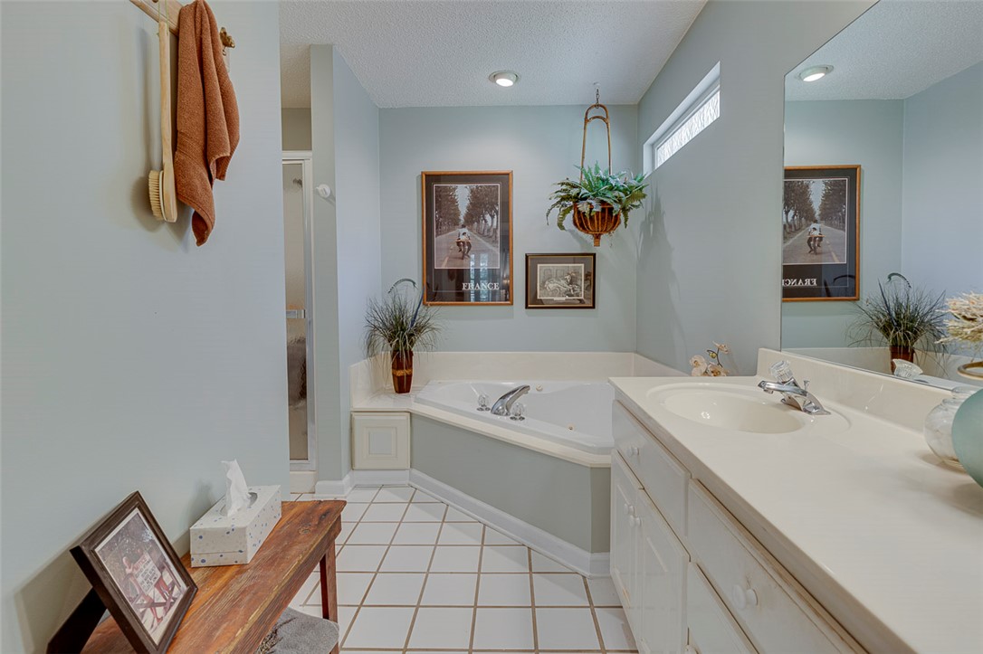 101 Park Way Anderson, SC 29625 - Photo 20 of 34 Primary Bathroom