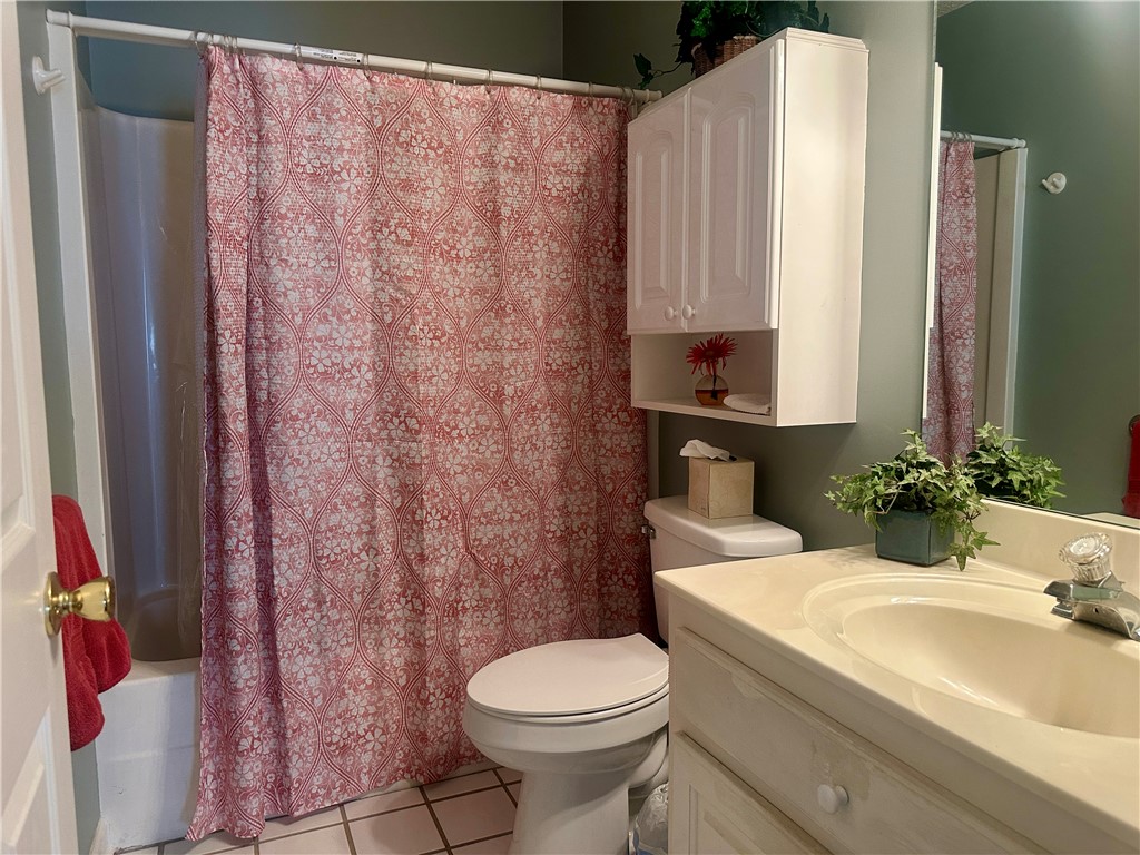 101 Park Way Anderson, SC 29625 - Photo 24 of 34 Hallway Bathroom