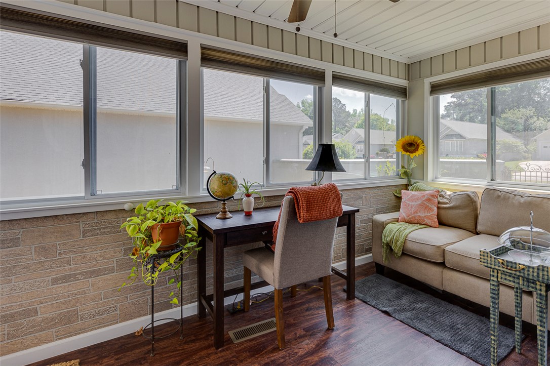 101 Park Way Anderson, SC 29625 - Photo 27 of 34 Sunroom