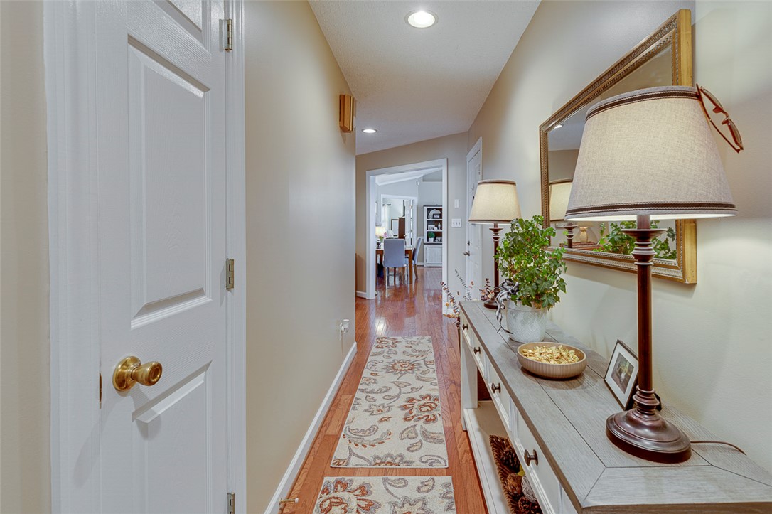 101 Park Way Anderson, SC 29625 - Photo 3 of 34 Entryway