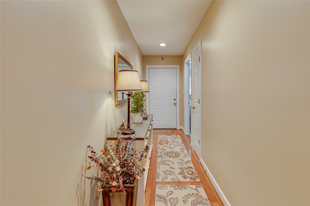 101 Park Way Anderson, SC 29625 - Photo 4 of 34 Entryway