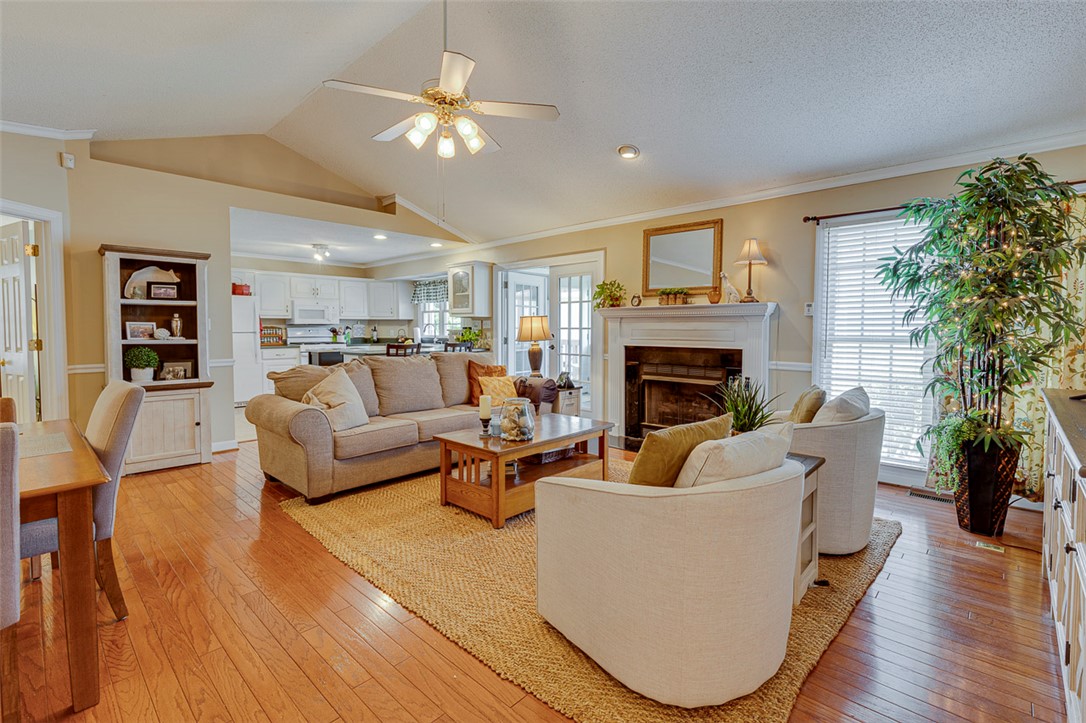 101 Park Way Anderson, SC 29625 - Photo 5 of 34 Living Room