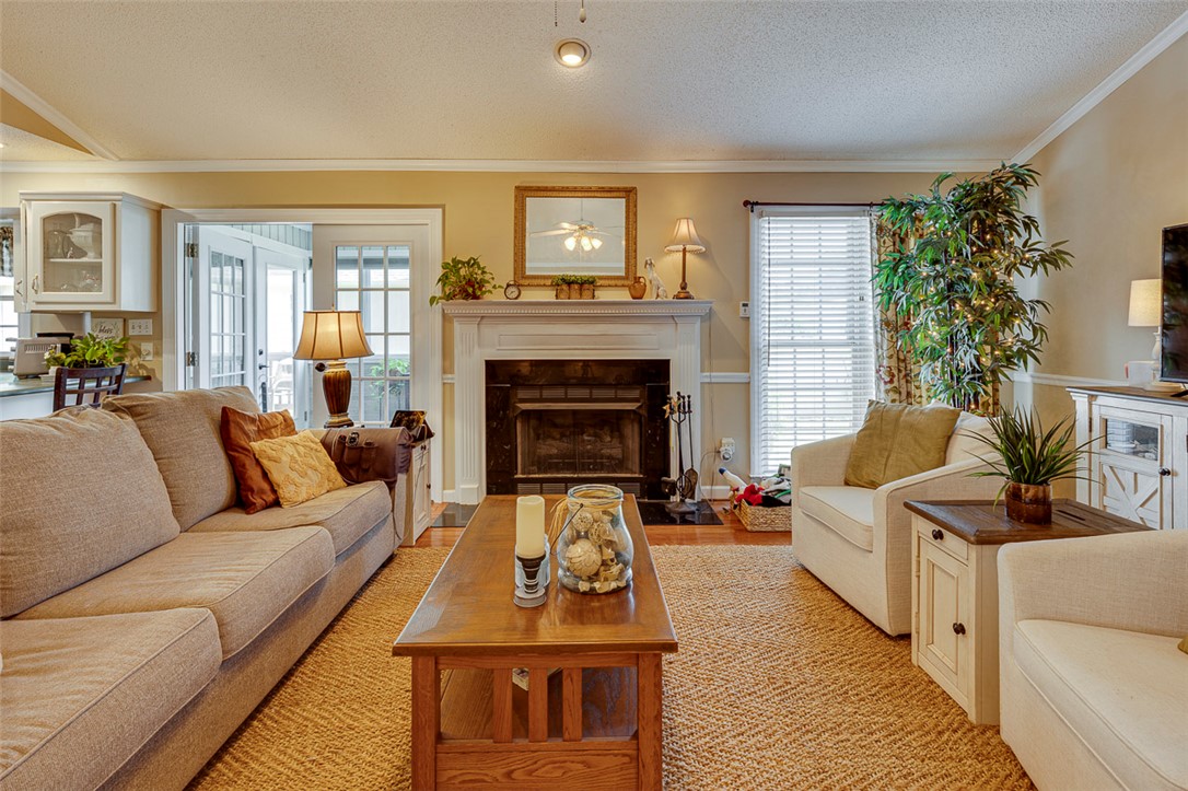 101 Park Way Anderson, SC 29625 - Photo 6 of 34 Living Room