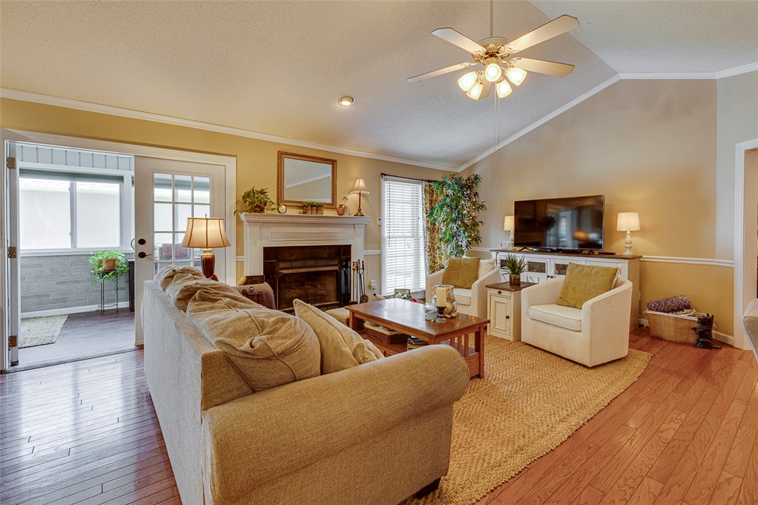 101 Park Way Anderson, SC 29625 - Photo 7 of 34 Living Room