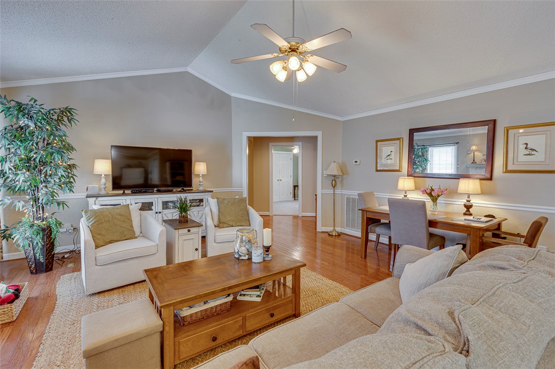 101 Park Way Anderson, SC 29625 - Photo 8 of 34 Living Room