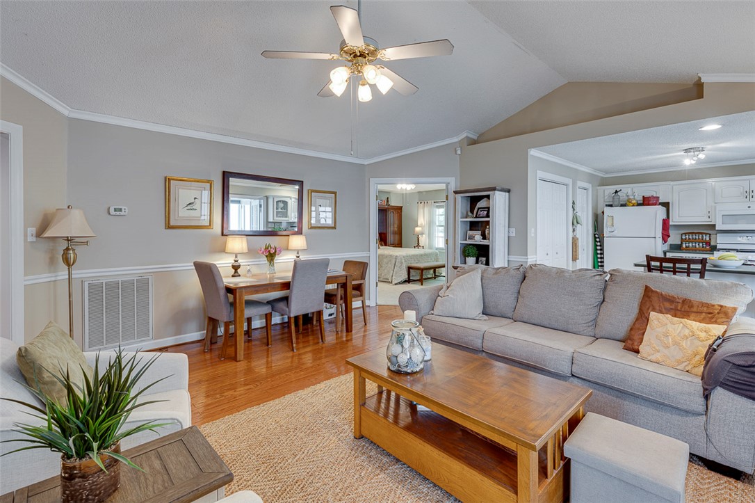 101 Park Way Anderson, SC 29625 - Photo 9 of 34 Living Room
