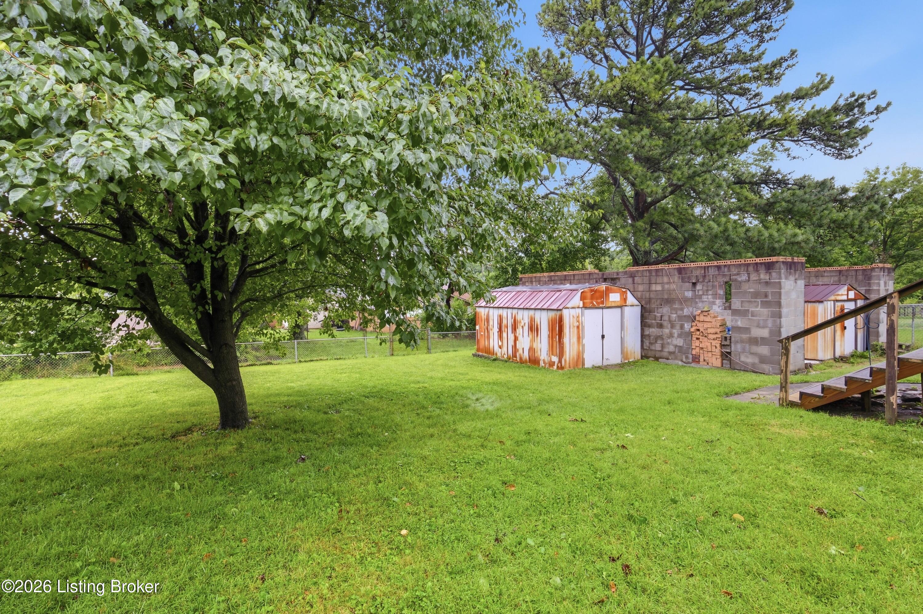 9622 Maple Road Louisville, KY 40229 - Photo 37 of 39 9622maple_louisvillerealestatemedia_151