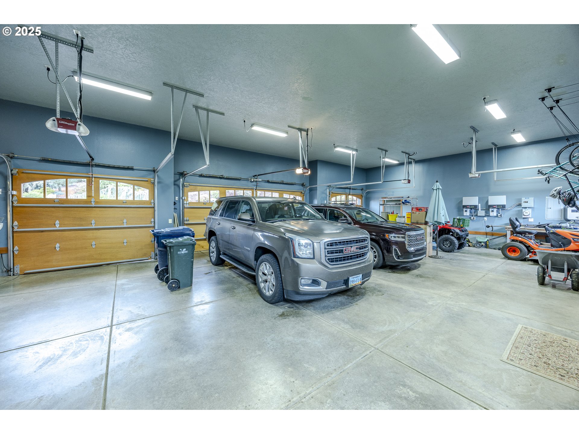 36995 Wallace Creek Road Springfield, OR 97478 - Photo 39 of 48 Garage