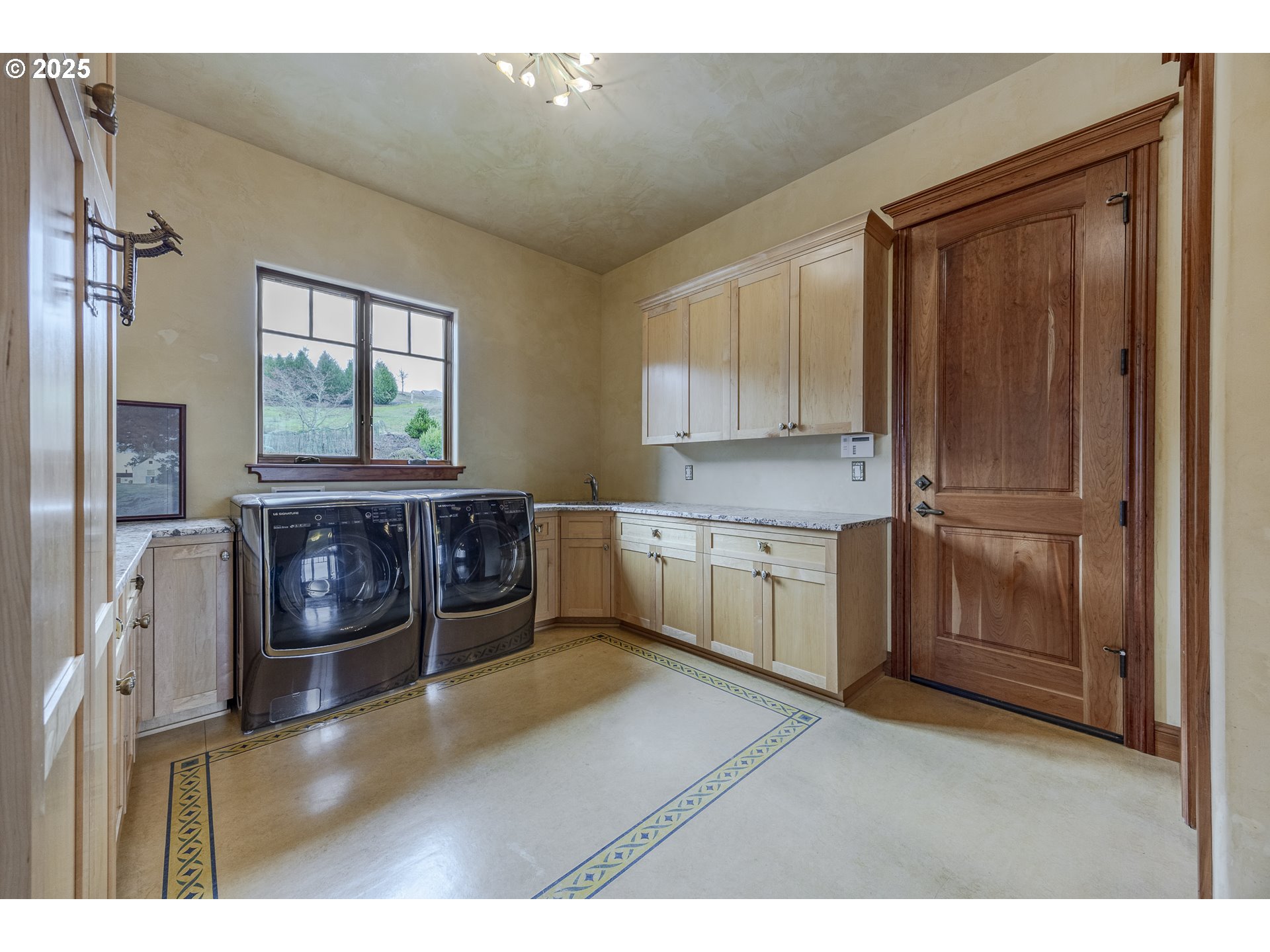36995 Wallace Creek Road Springfield, OR 97478 - Photo 42 of 48 Laundry