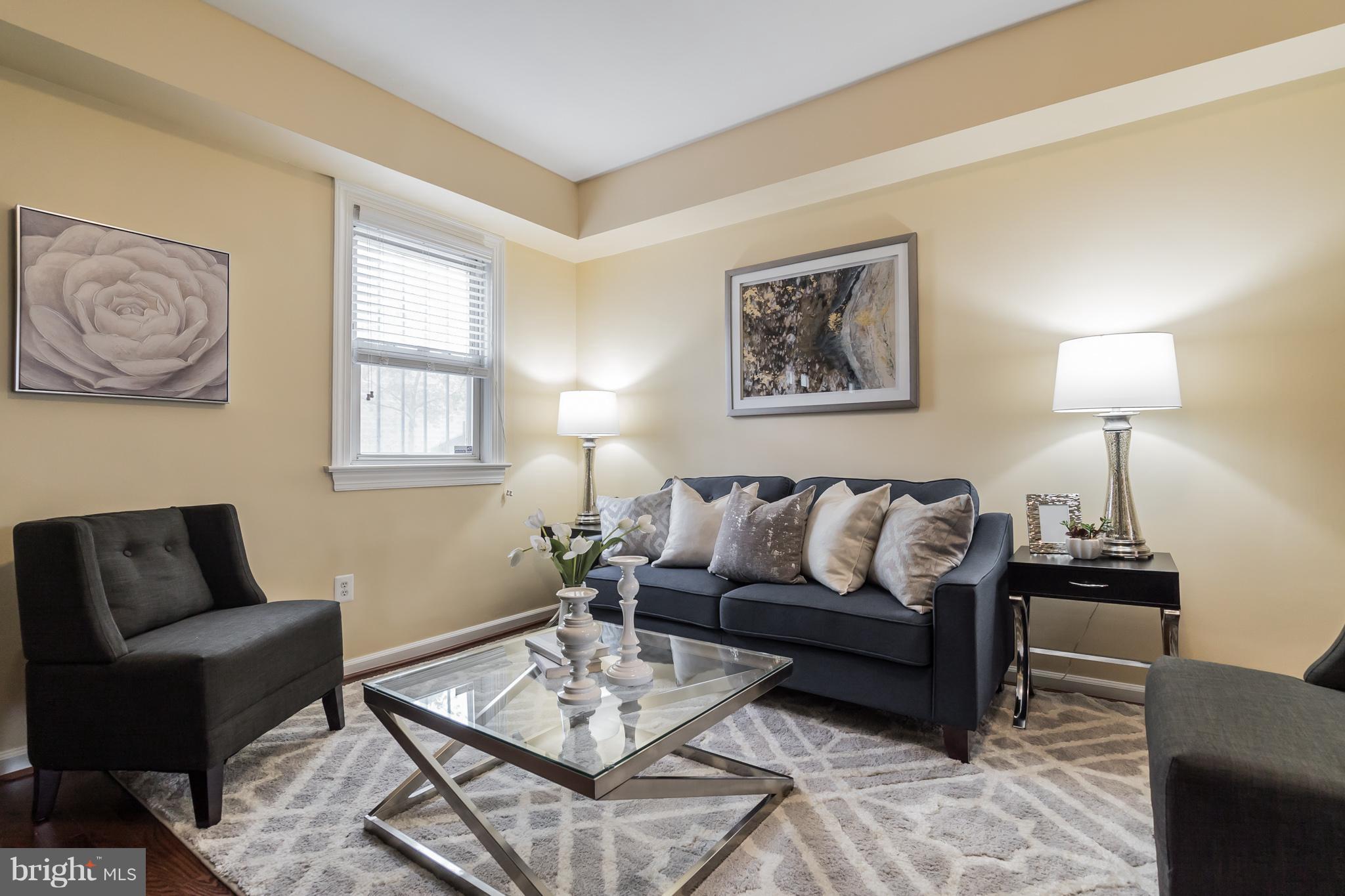 477 Ridge Street Northwest Washington, DC 20001 - Photo 5 of 30 Living Room