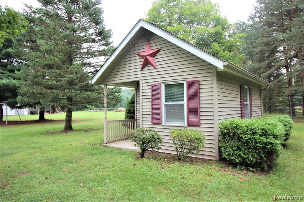 16089 Bak Road Belleville, MI 48111 - Photo 5 of 52