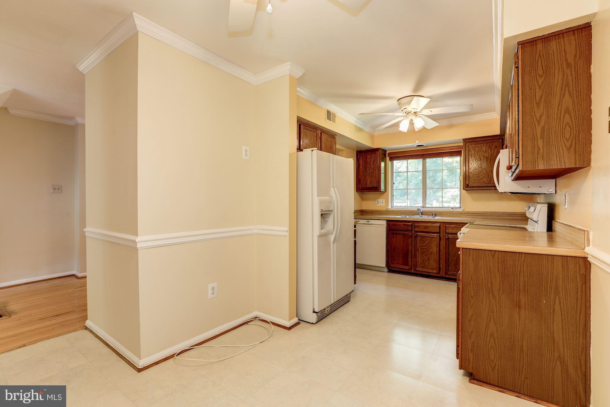 2204 Wimbledon Circle Silver Spring, MD 20906 - Photo 13 of 30 Kitchen