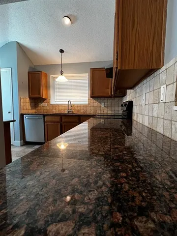 $2,050 | 1408 Flameleaf Drive, Allen, TX 75002