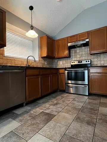 $2,050 | 1408 Flameleaf Drive, Allen, TX 75002