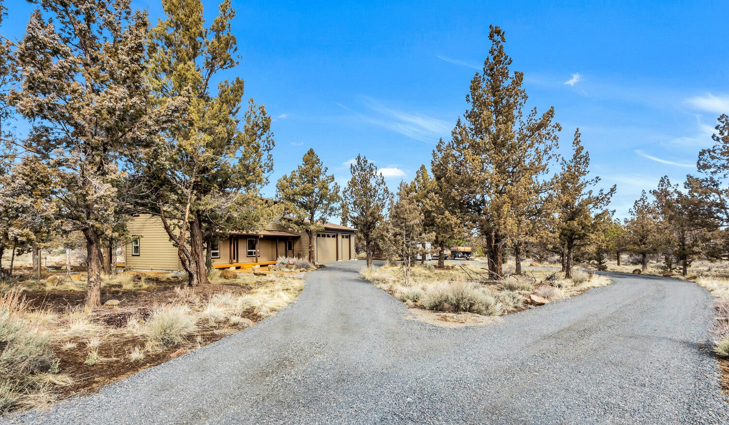18359 Pinehurst Road Bend, OR 97703 - Photo 31 of 37 Circular driveway