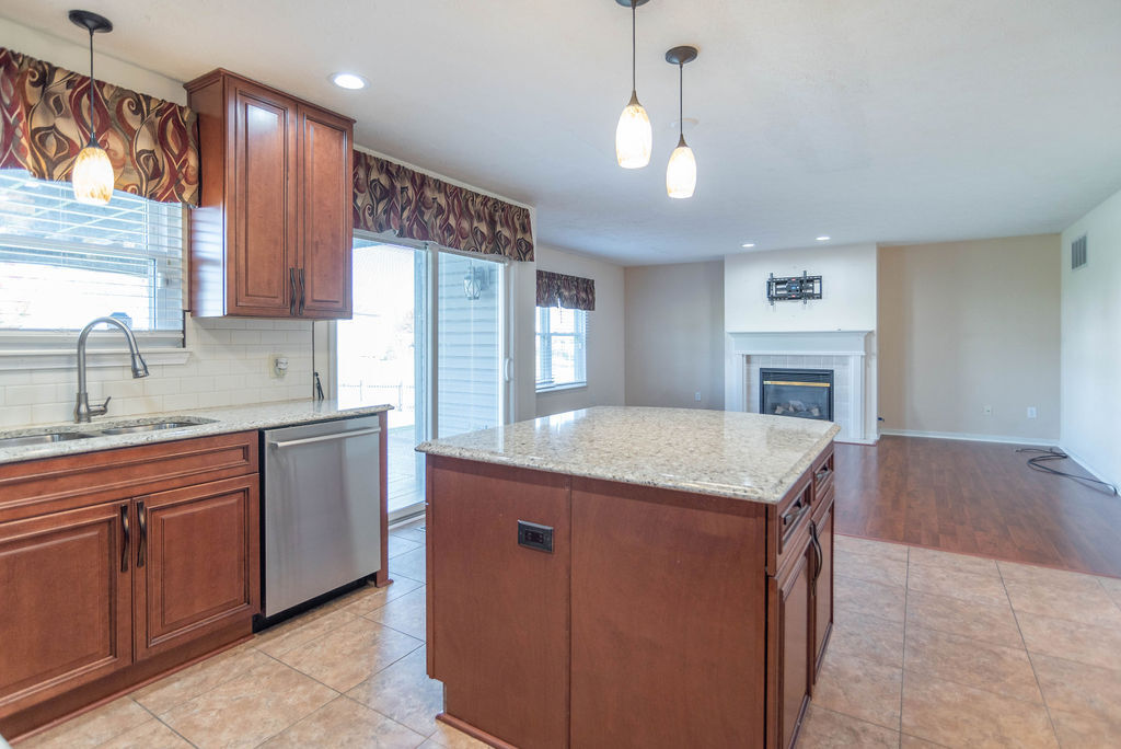 5036 West Bay Road Plainfield, IN 46168 - Photo 9 of 38 Gallery Image 9