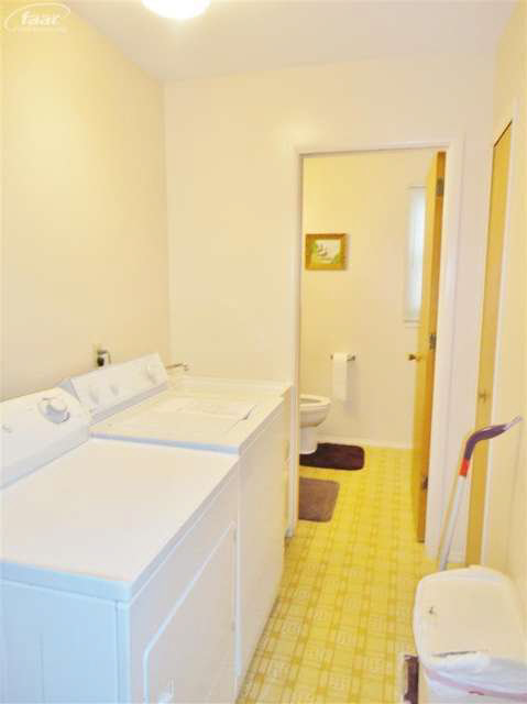 5393 East Potter Road Flint, MI 48506 - Photo 25 of 27 20390245-25.JPG