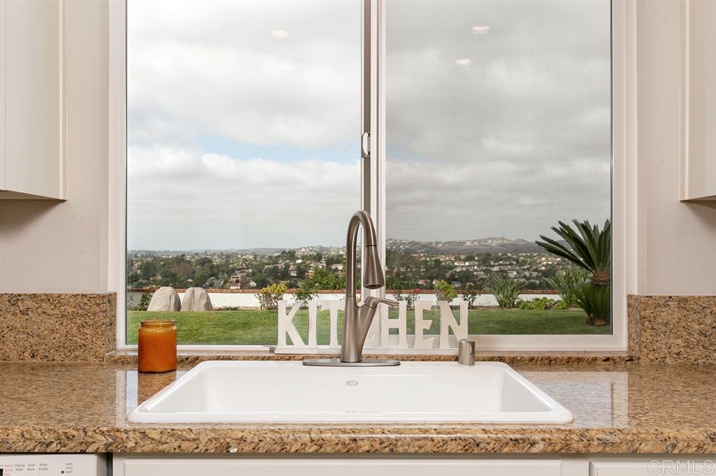 2055 Wandering Road Encinitas, CA 92024 - Photo 11 of 25