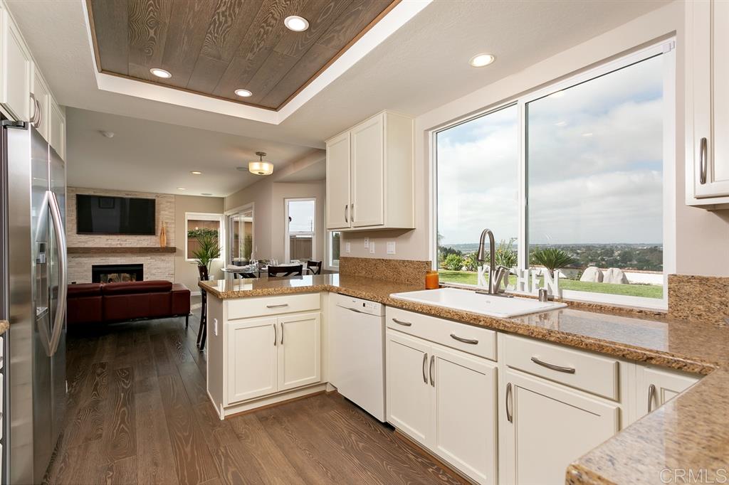 2055 Wandering Road Encinitas, CA 92024 - Photo 10 of 25