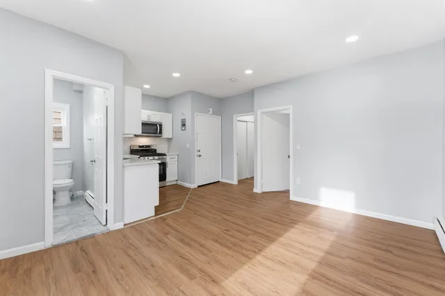 $2,000 | 16 West 10th Street, Unit 3, Bayonne, NJ 07002