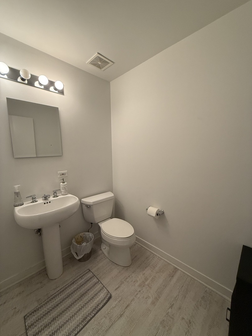 222 South Racine Avenue, Unit 207 Chicago, IL 60607 - Photo 20 of 29 a bathroom with a sink and mirror