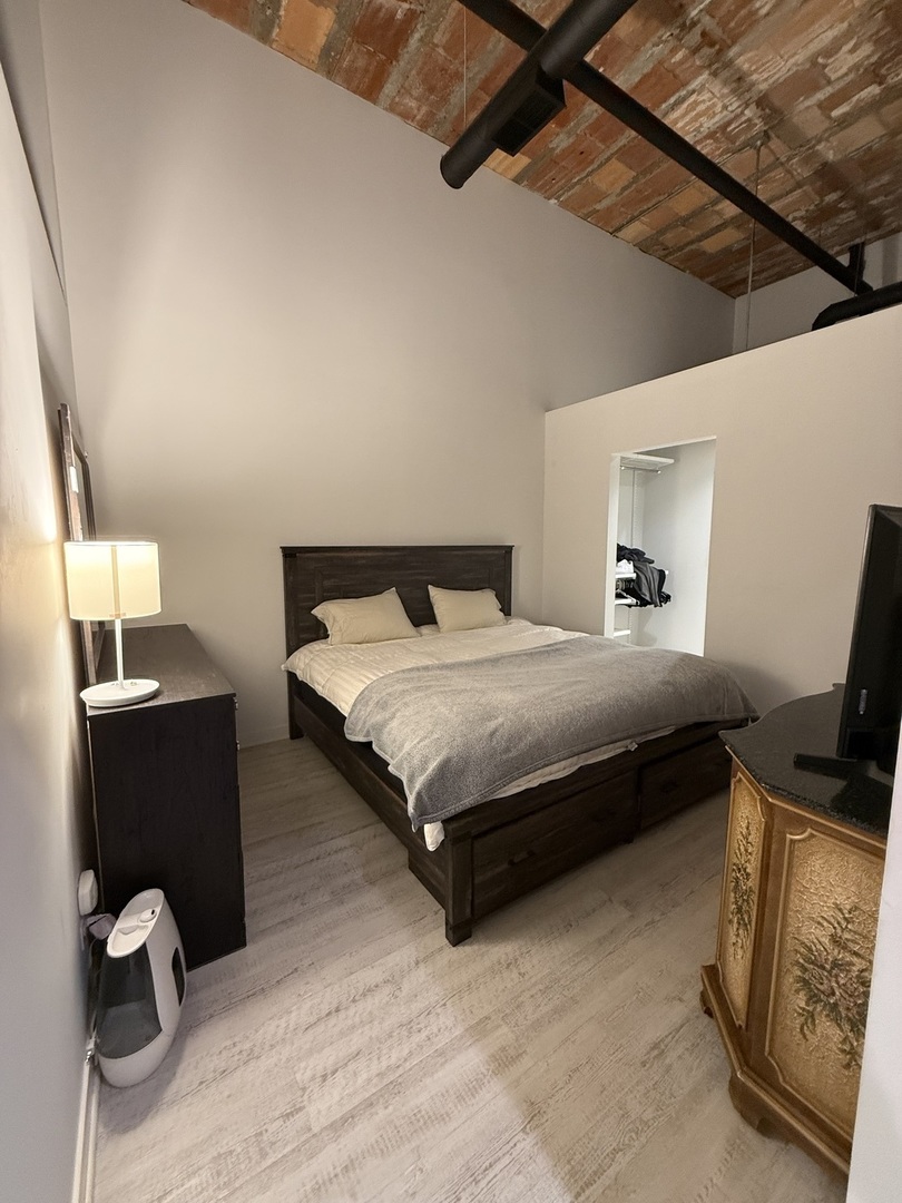 222 South Racine Avenue, Unit 207 Chicago, IL 60607 - Photo 21 of 29 a bedroom with a bed and a desk