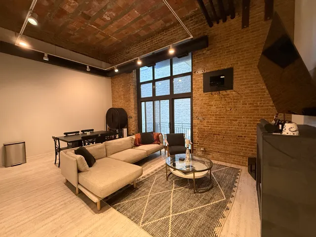 $3,500 | 222 South Racine Avenue, Unit 207, Chicago, IL 60607