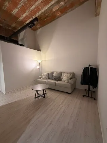 $3,500 | 222 South Racine Avenue, Unit 207, Chicago, IL 60607